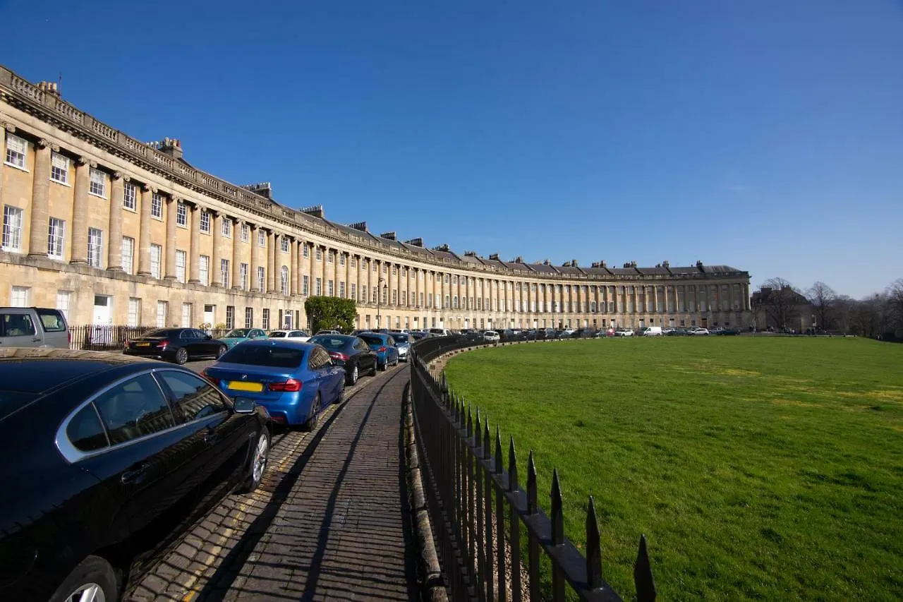 Stunning Royal Crescent Apartment With 3 Bedrooms Bath 0*,